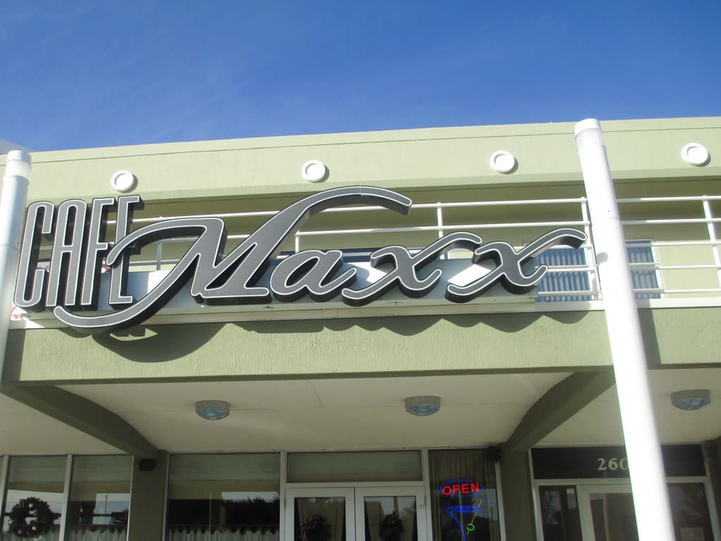 Cafe Maxx In Pompano